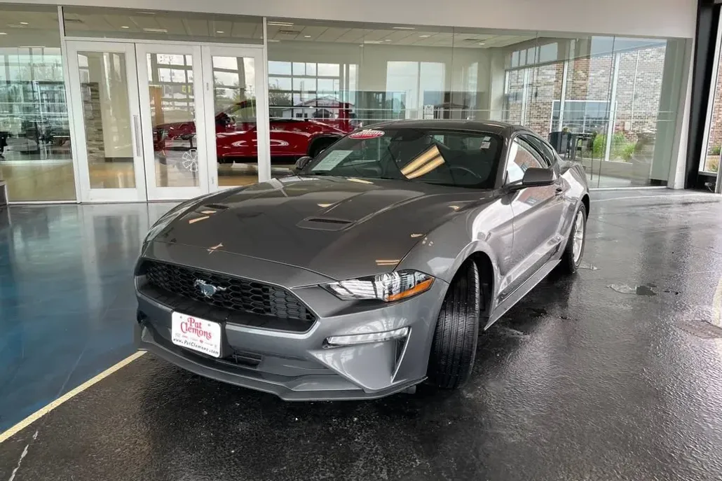 2022 Ford Mustang EcoBoost photo 1
