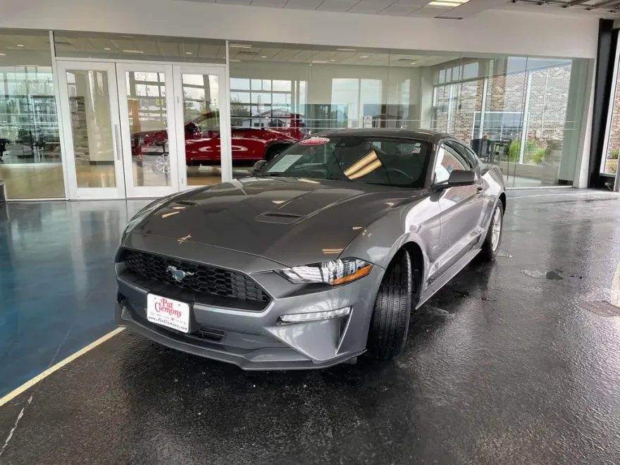 2022 Ford Mustang EcoBoost photo 1