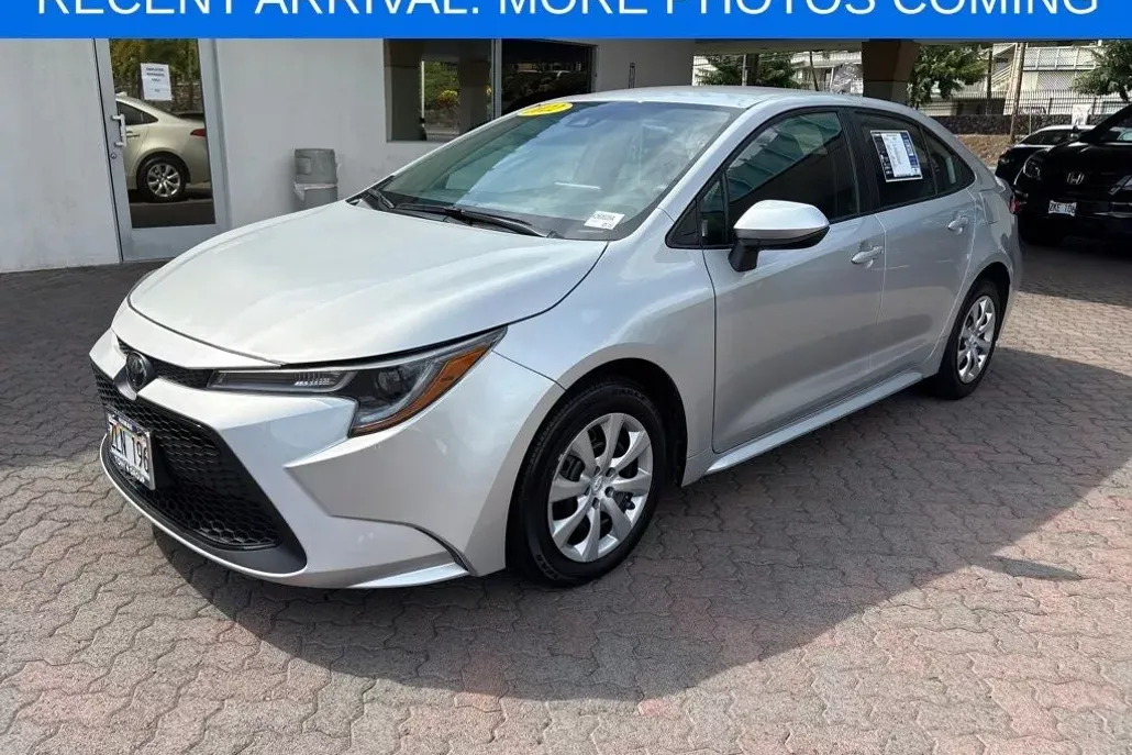 2022 Toyota Corolla LE photo 1