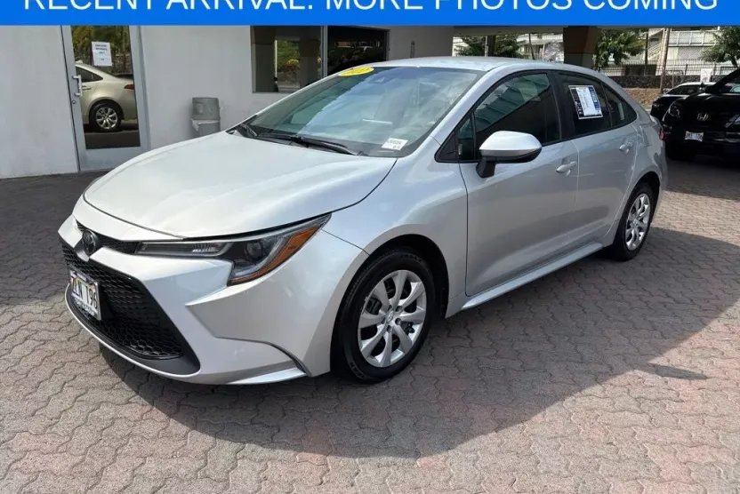 2022 Toyota Corolla LE photo 1