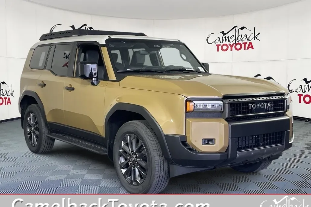 2025 Toyota Highlander Hybrid photo 1