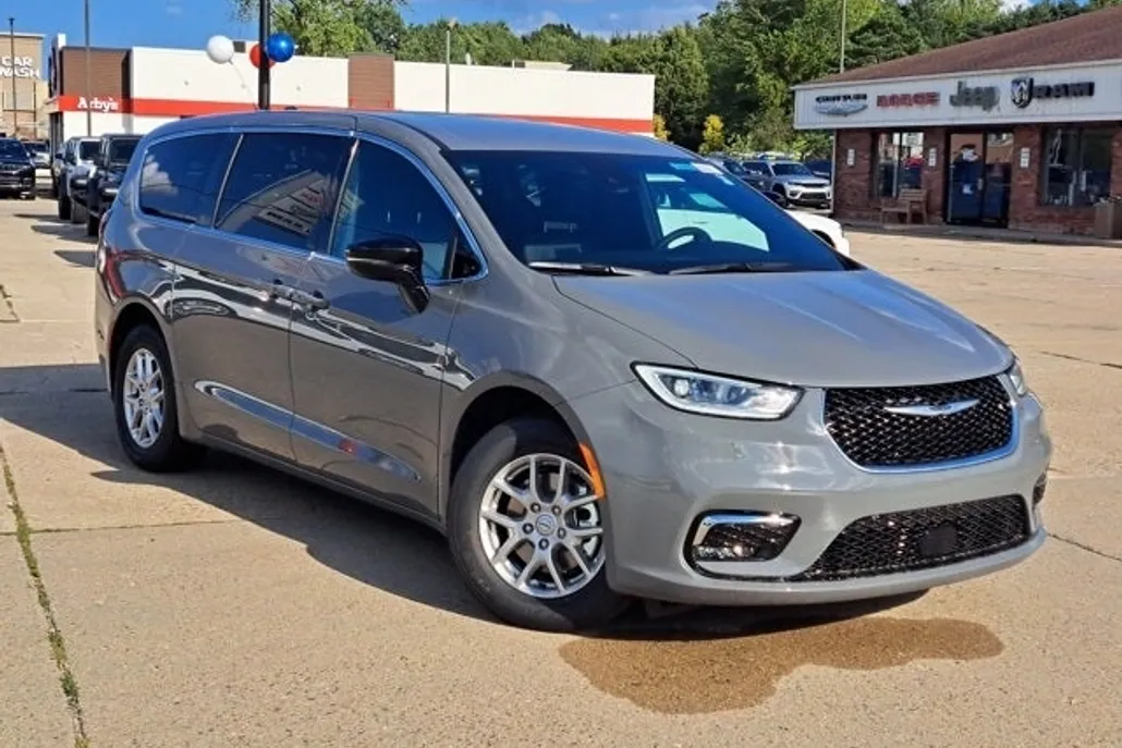 2025 Chrysler Pacifica photo 1