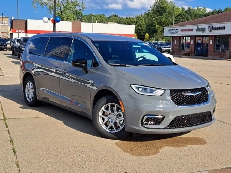 2025 Chrysler Pacifica photo 1