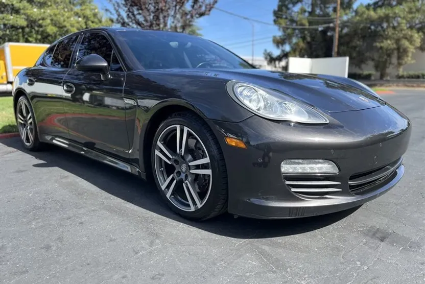 2012 Porsche Panamera Base photo 1