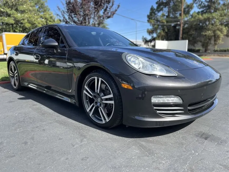2012 Porsche Panamera Base photo 1