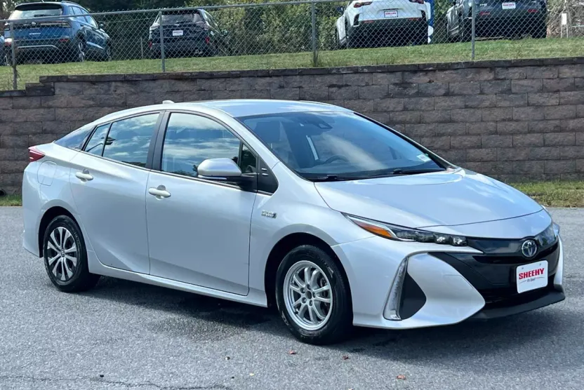 2022 Toyota Prius Prime LE photo 1
