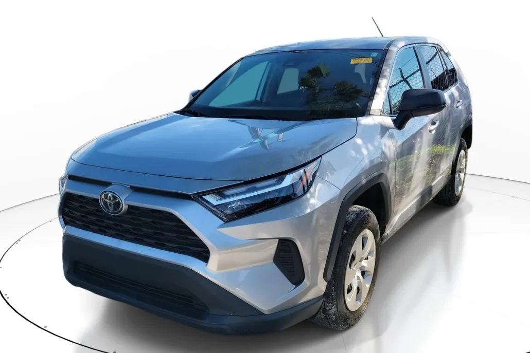 2023 Toyota RAV4 LE photo 1
