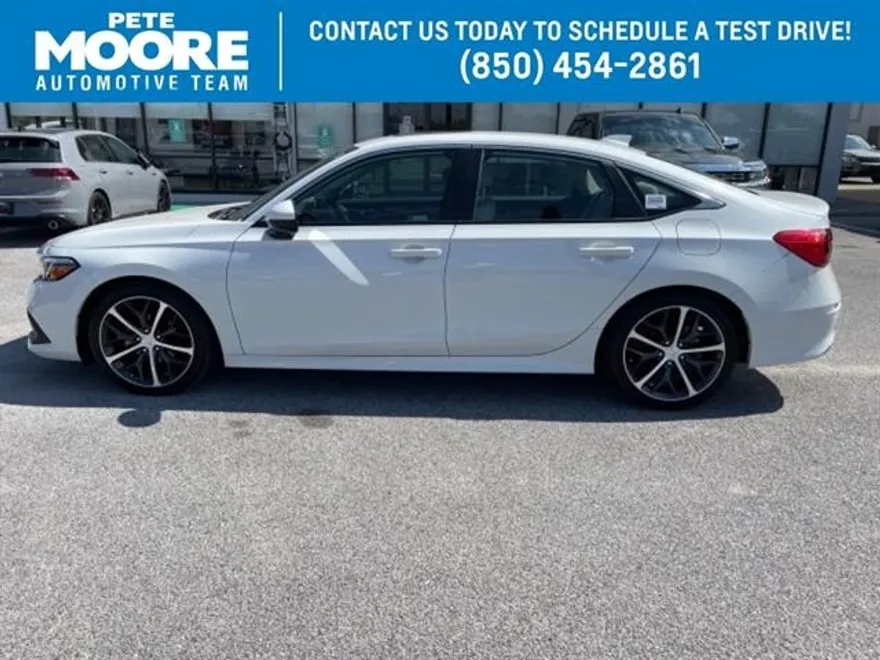 2023 Honda Civic Touring photo 1