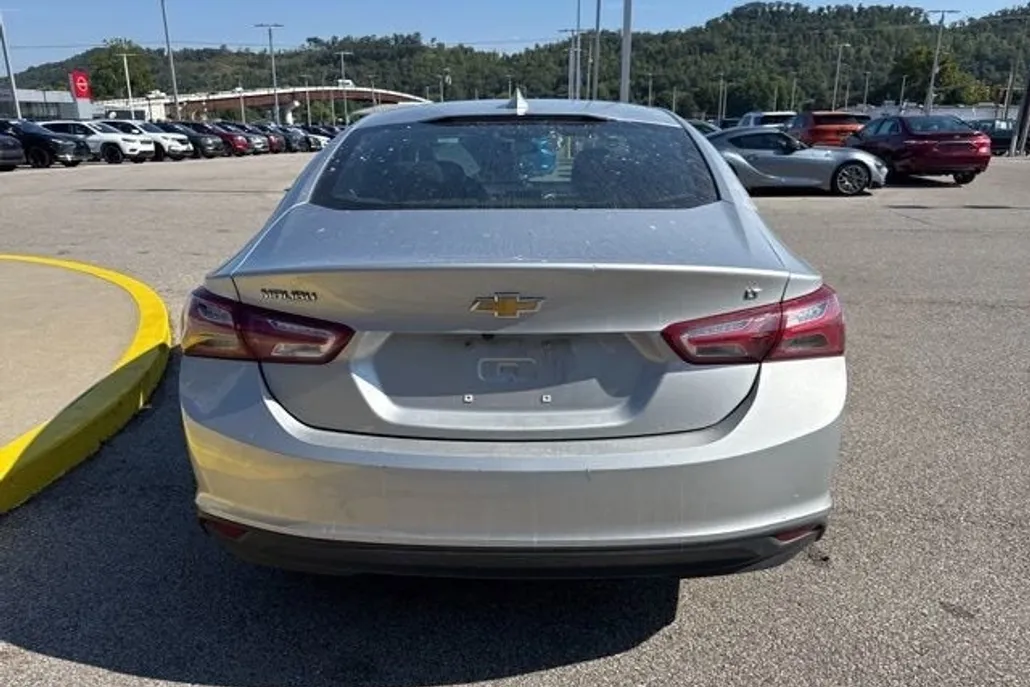 2022 Chevrolet Malibu 1LT photo 1