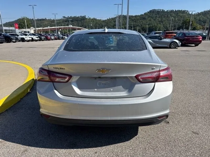 2022 Chevrolet Malibu 1LT photo 1