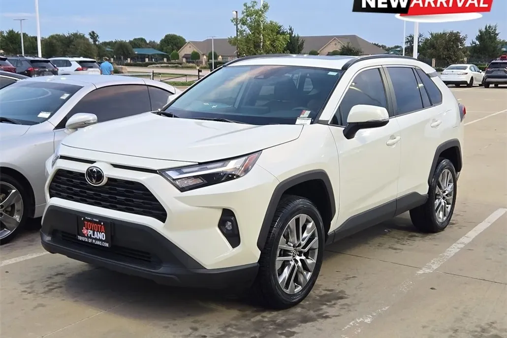 2022 Toyota RAV4 XLE Premium photo 1
