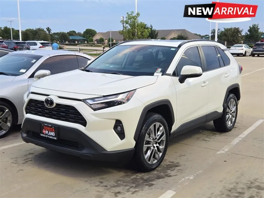 2022 Toyota RAV4 XLE Premium photo 1