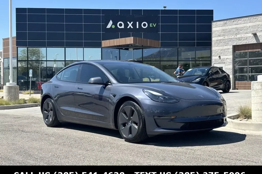2022 Tesla Model 3 Long Range photo 1