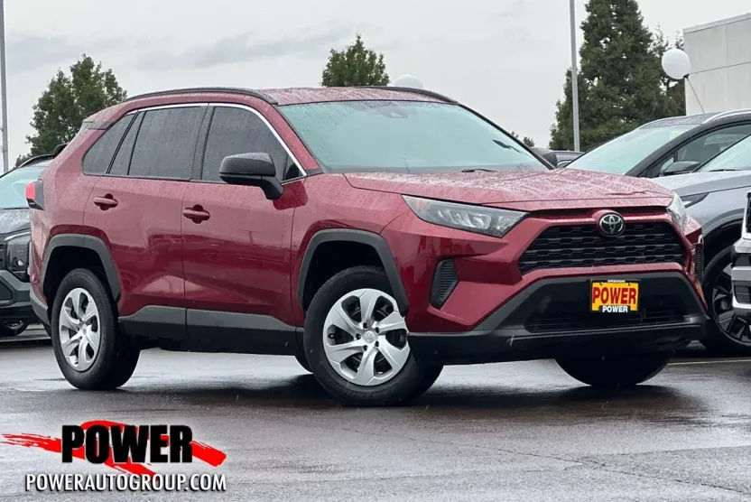 2019 Toyota RAV4 LE photo 1