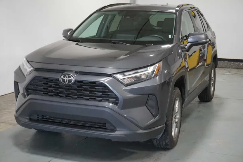 2023 Toyota RAV4 XLE photo 1