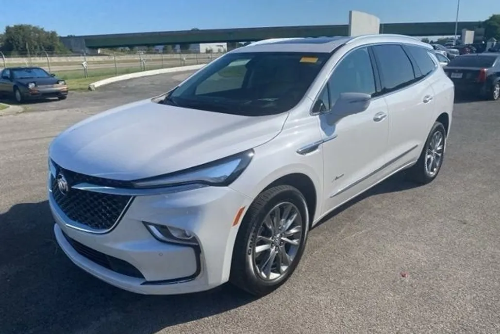 2023 Buick Enclave Avenir photo 1