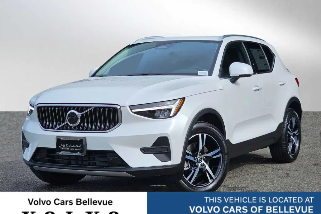 2025 Volvo XC40 Core photo 1