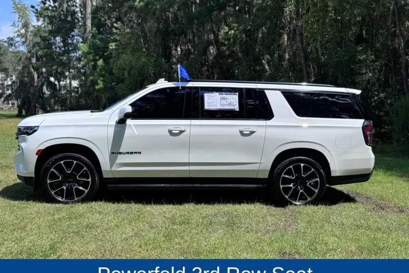 2023 Chevrolet Suburban RST photo 1
