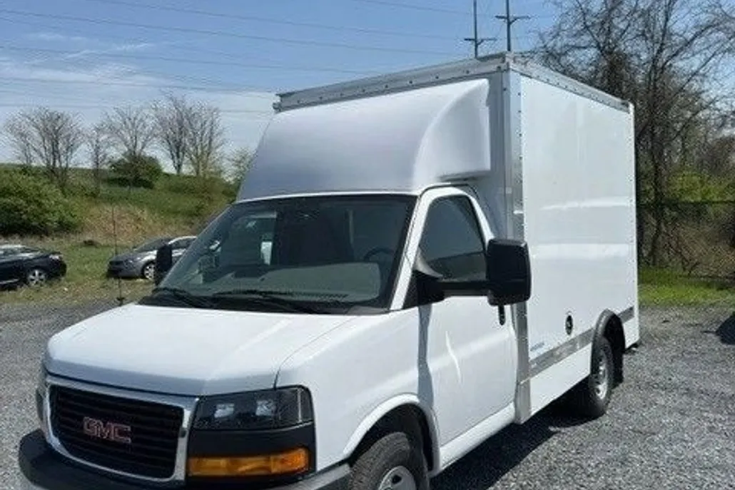 2025 Gmc Savana Cutaway 3500 photo 1