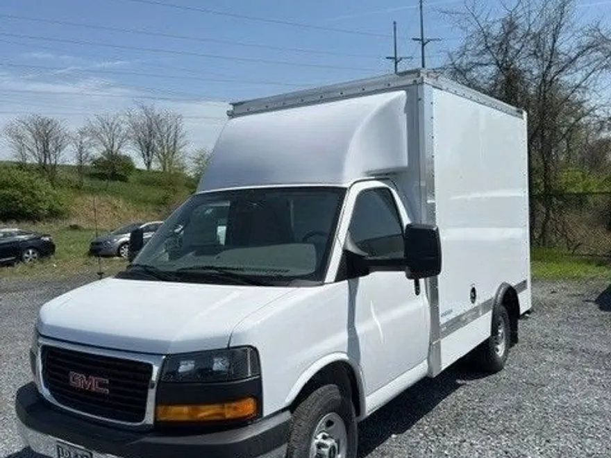 2025 Gmc Savana Cutaway 3500 photo 1