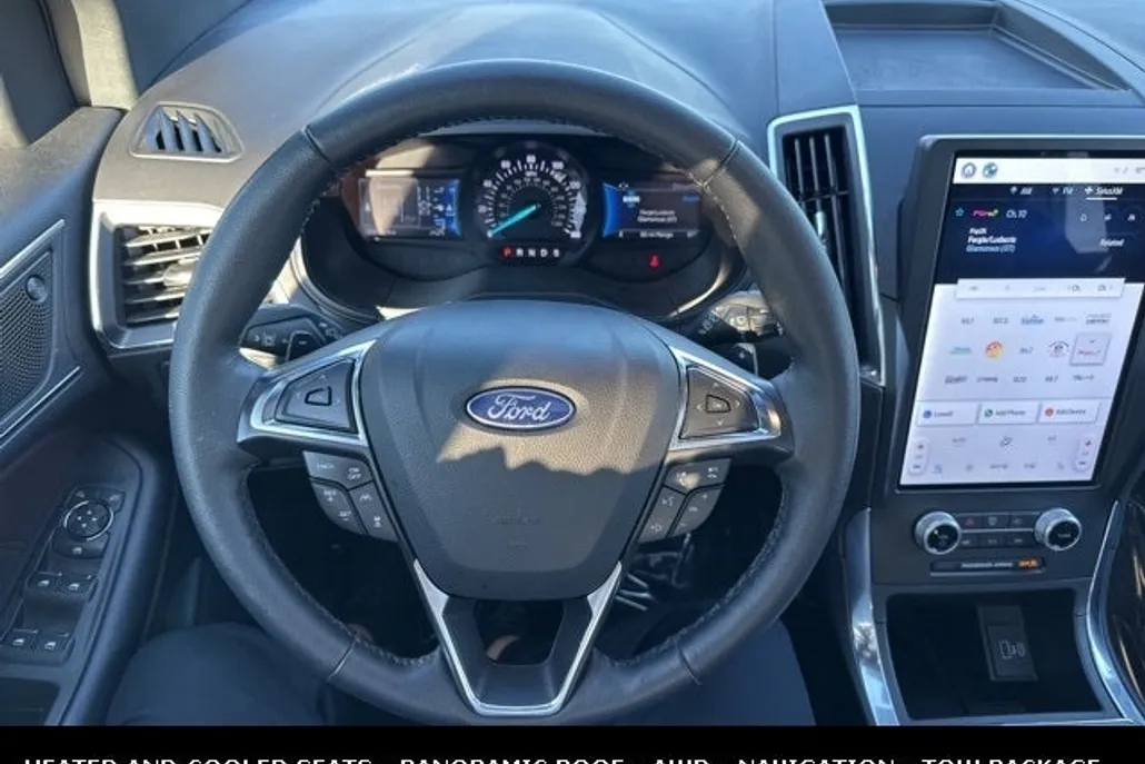 2022 Ford Edge Titanium photo 1