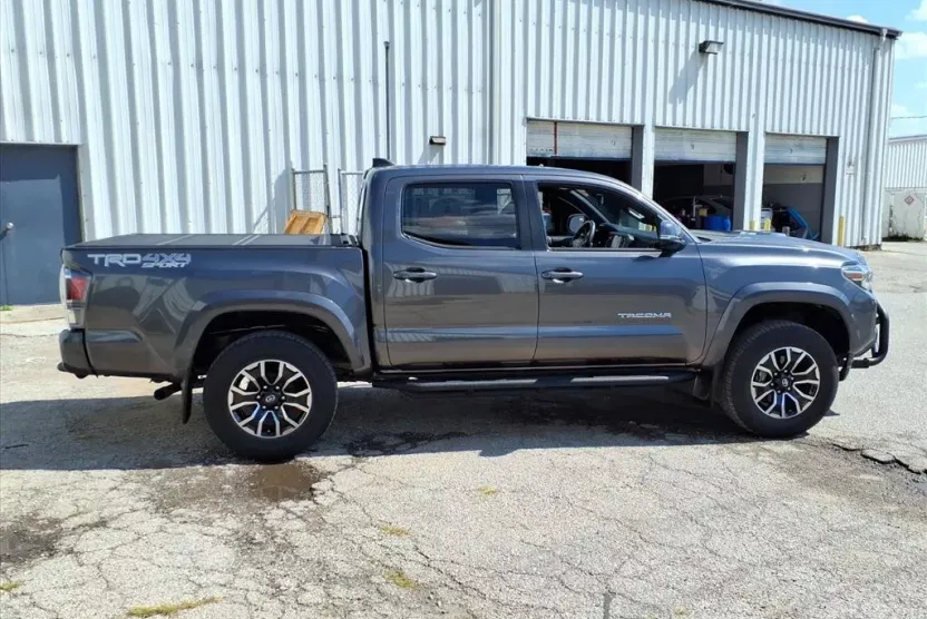 2021 Toyota Tacoma TRD Sport photo 1