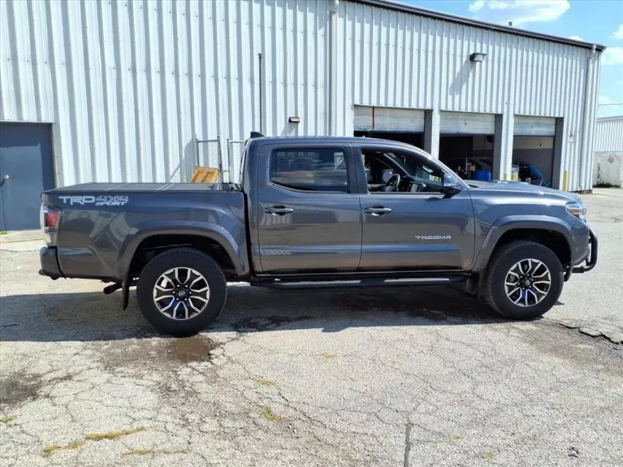 2021 Toyota Tacoma TRD Sport photo 1