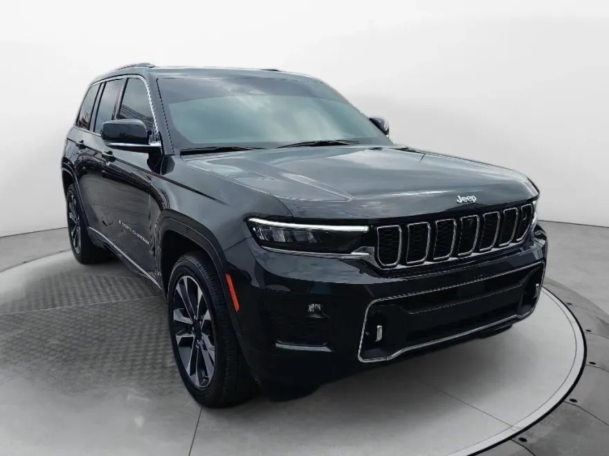 2024 Jeep Grand Cherokee Overland photo 1