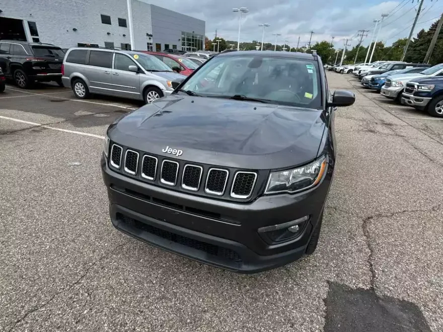 2019 Jeep Compass Latitude photo 1