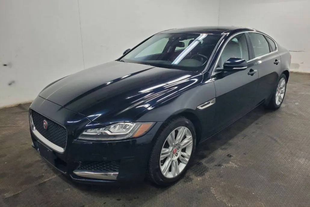 2016 Jaguar XF 35t Premium photo 1