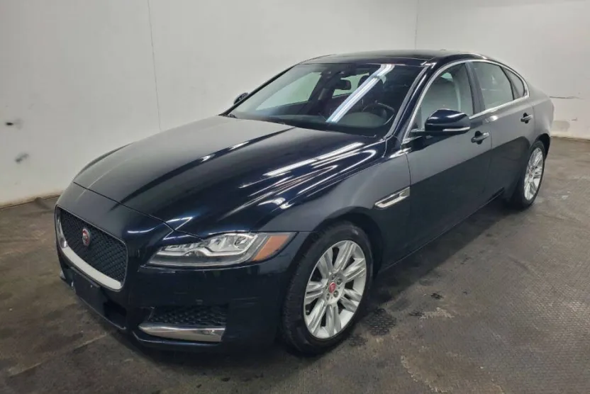 2016 Jaguar XF 35t Premium photo 1
