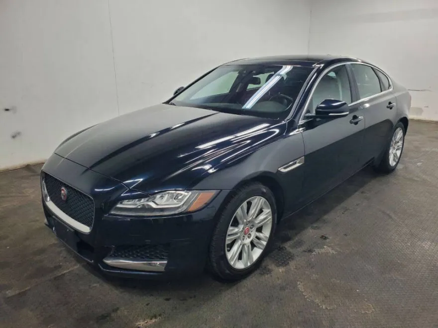 2016 Jaguar XF 35t Premium photo 1