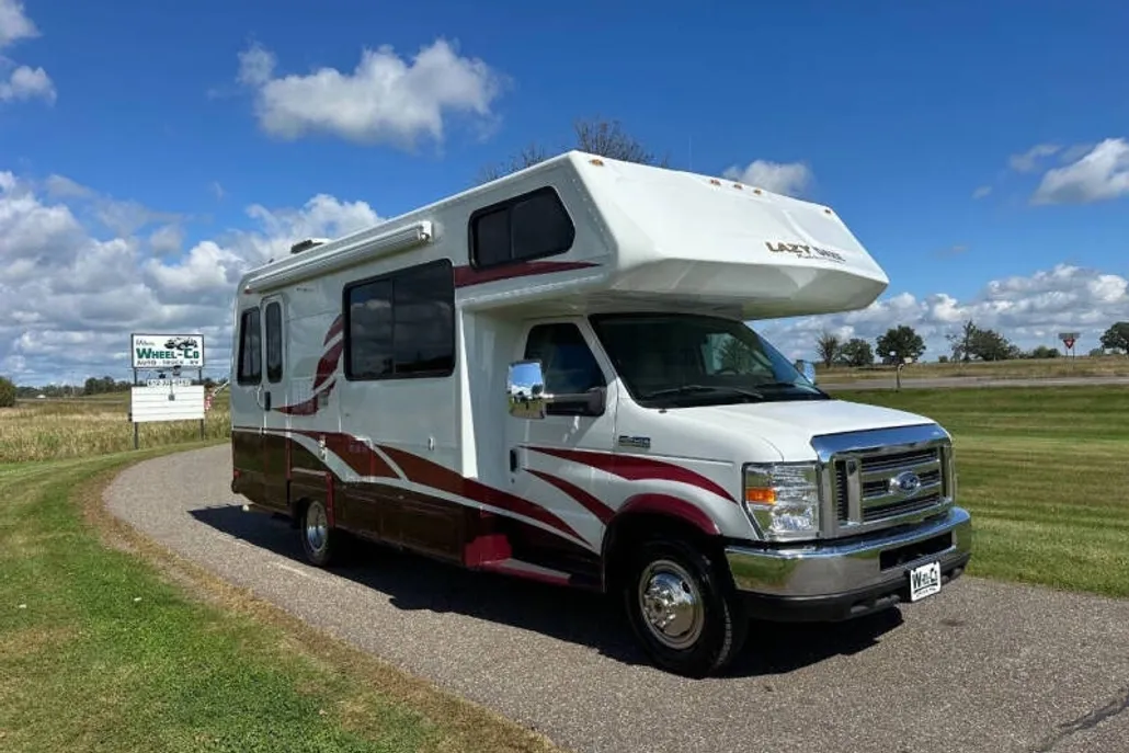 2017 Ford E-450 photo 1