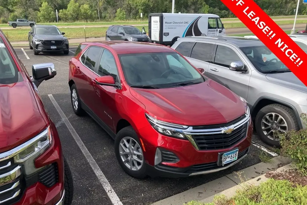 2023 Chevrolet Equinox LT photo 1