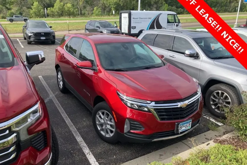 2023 Chevrolet Equinox LT photo 1