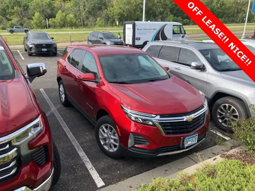 2023 Chevrolet Equinox LT photo 1