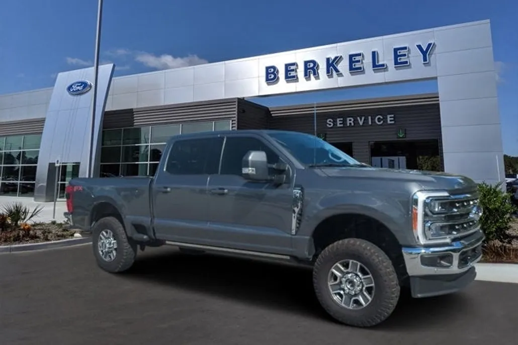 2023 Ford F-350 Lariat photo 1