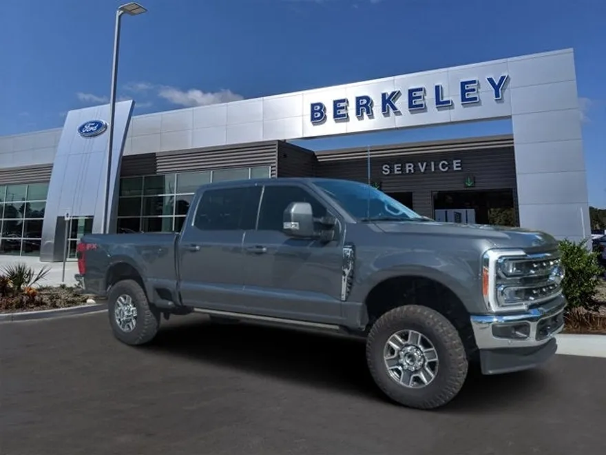 2023 Ford F-350 Lariat photo 1