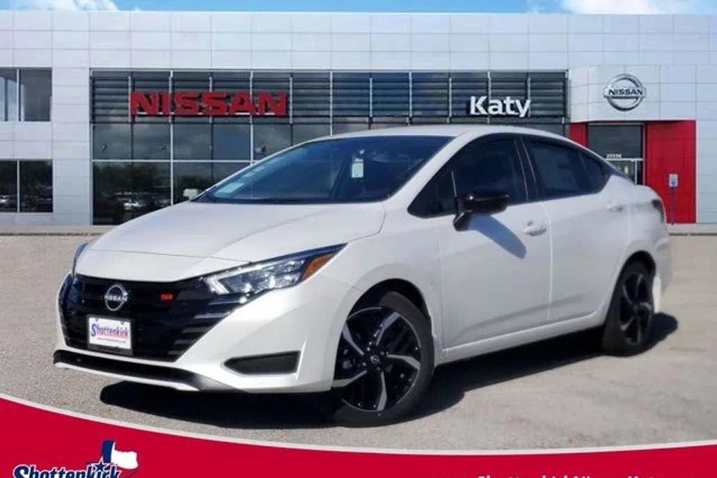 2025 Nissan Versa 1.6 SR photo 1