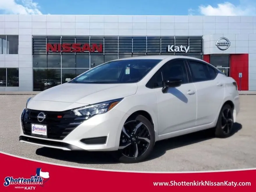 2025 Nissan Versa 1.6 SR photo 1