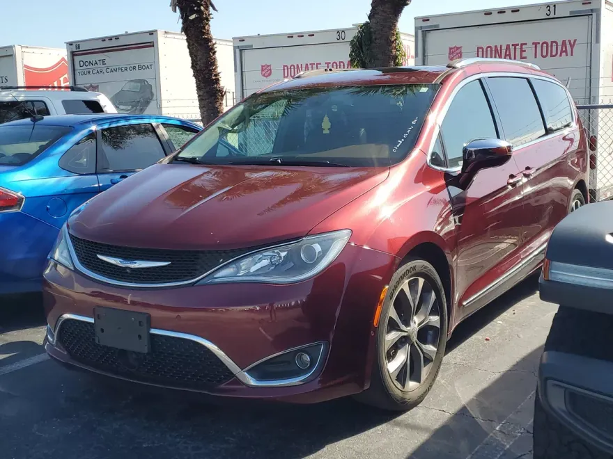 2018 Chrysler Pacifica Limited photo 1