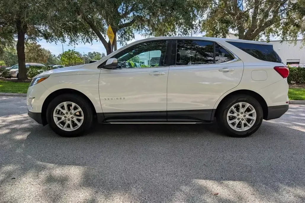 2018 Chevrolet Equinox LT photo 1