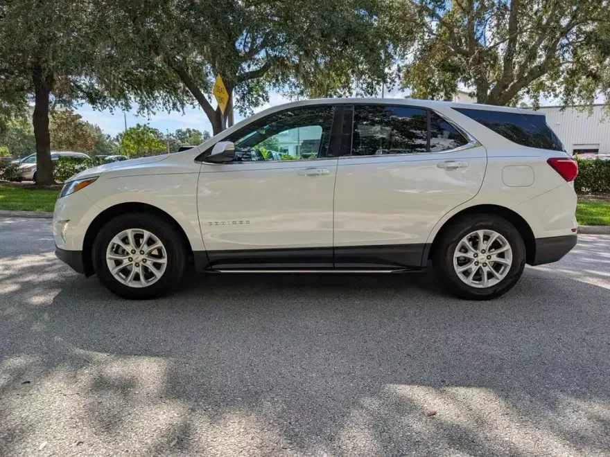 2018 Chevrolet Equinox LT photo 1