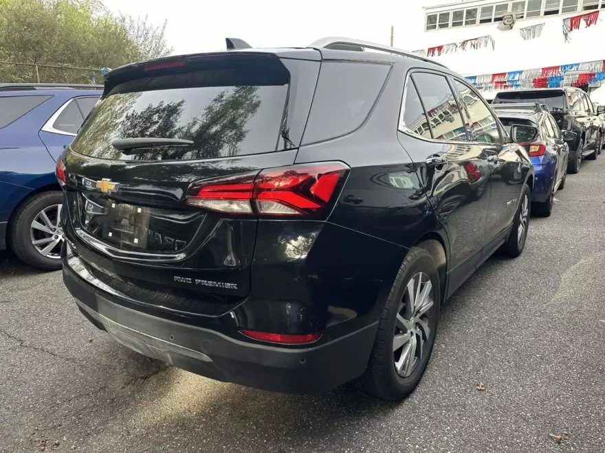 2022 Chevrolet Equinox Premier photo 1