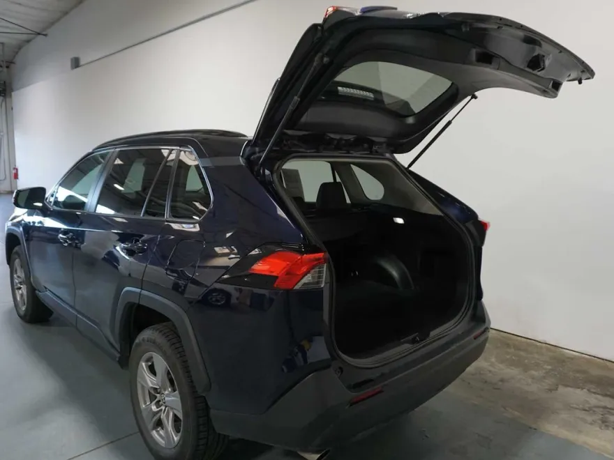 2023 Toyota RAV4 XLE photo 4