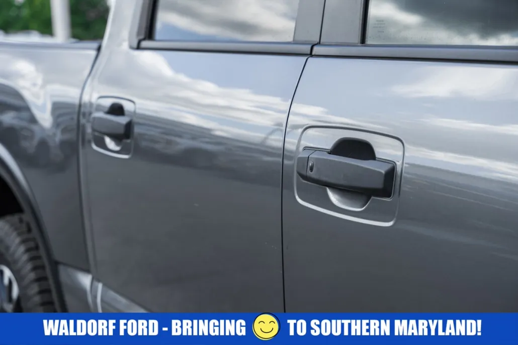 2021 Nissan Titan PRO-4X photo 1