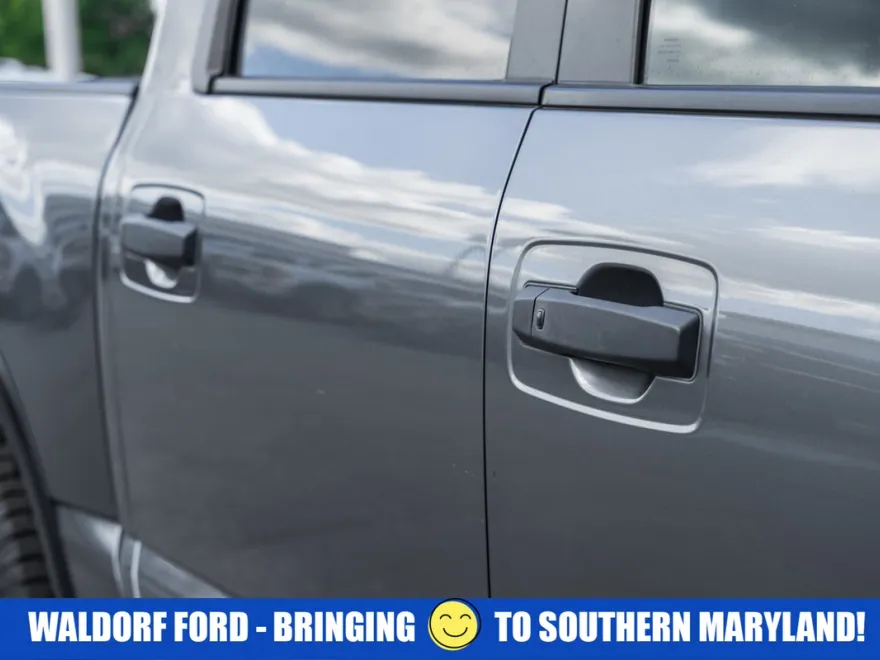 2021 Nissan Titan PRO-4X photo 1