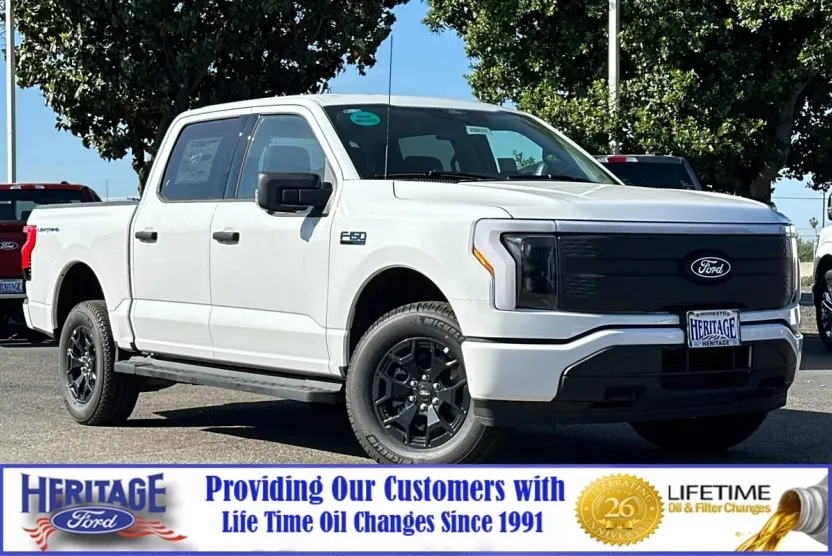 2025 Ford F-150 Lightning XLT photo 1