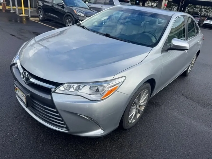 2017 Toyota Camry XLE photo 1