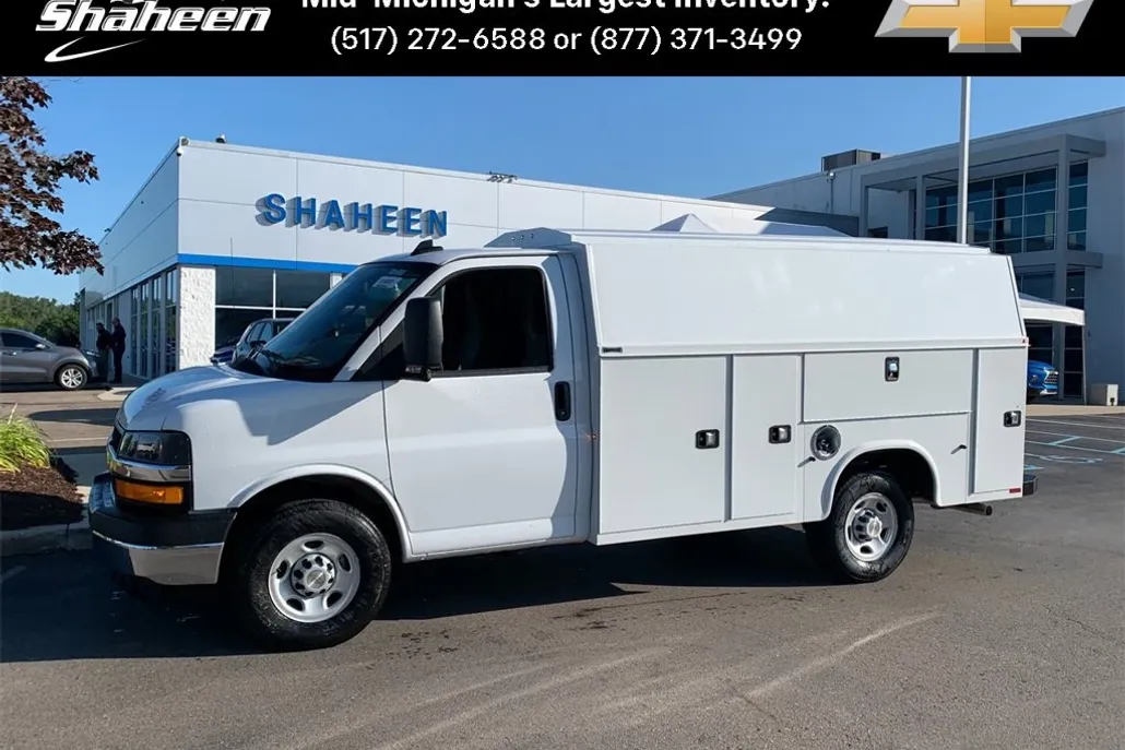 2025 Chevrolet Express Cutaway 3500 photo 1